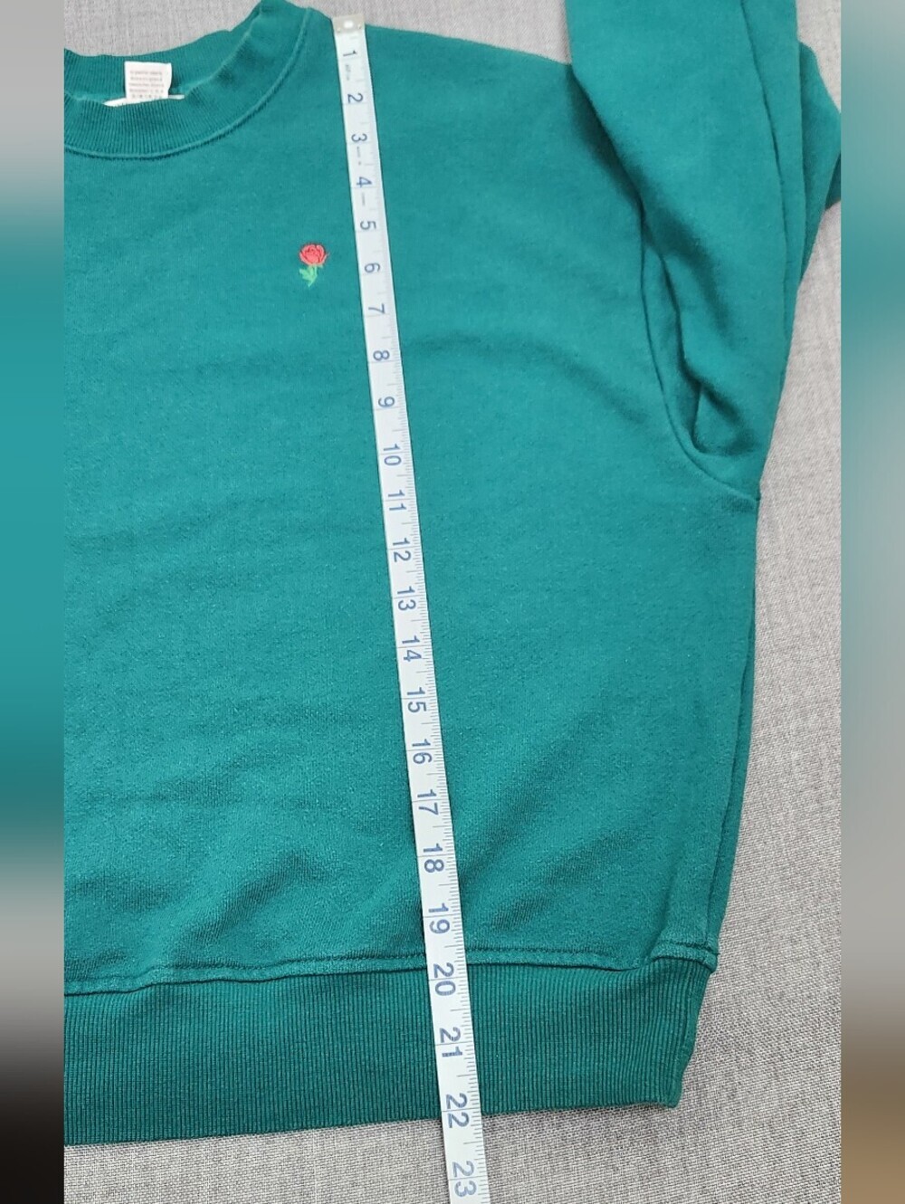 Victoria Secret Green Crewneck Embroidered Rose Logo. Medium - Picture 9 of 9